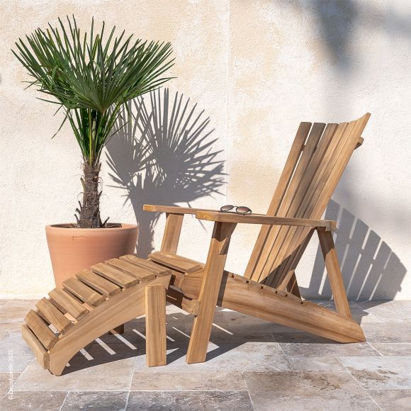 Fauteuil Adirondack et son repose pieds en teck massif Beach Lloyd.